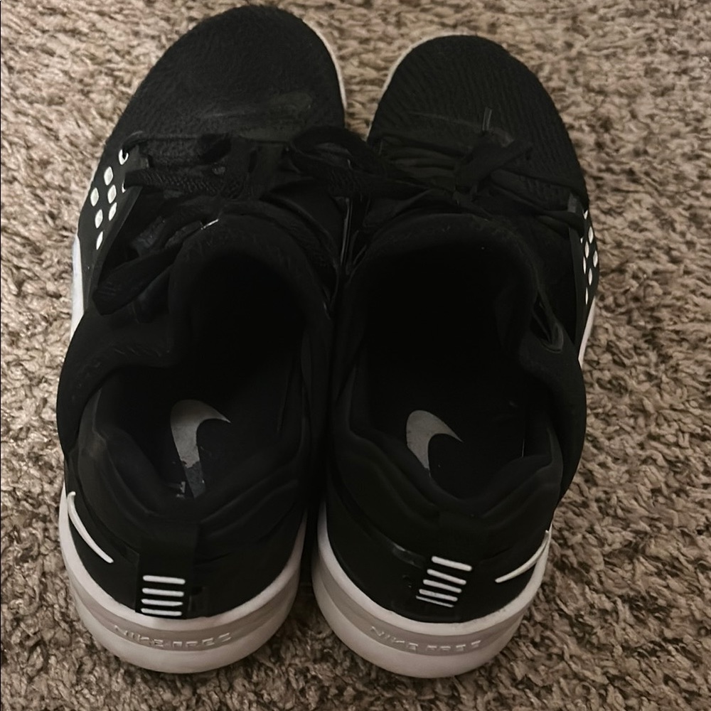 Nike Metcon Dual-Tone Black and White Athletic Shoes